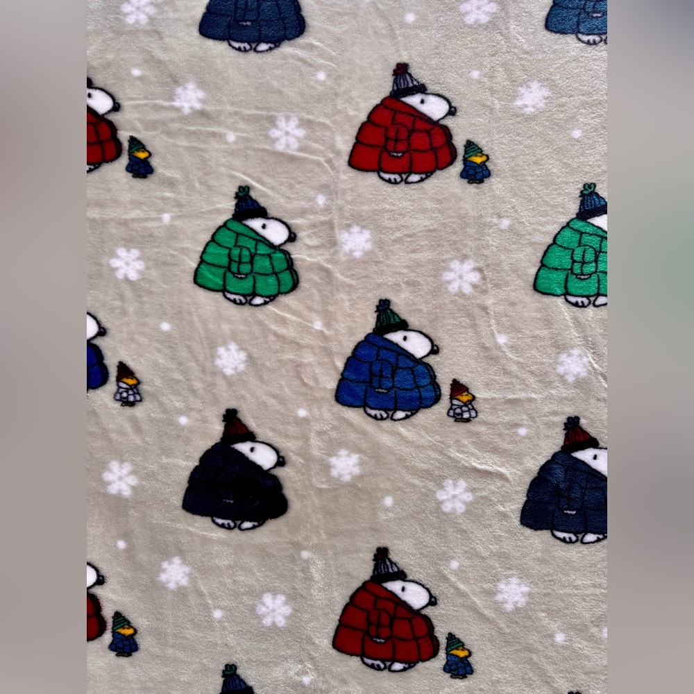 Cozy Peanuts Snoopy and Woodstock Puffer Jacket VelvetLoft Blanket by Berkshire!